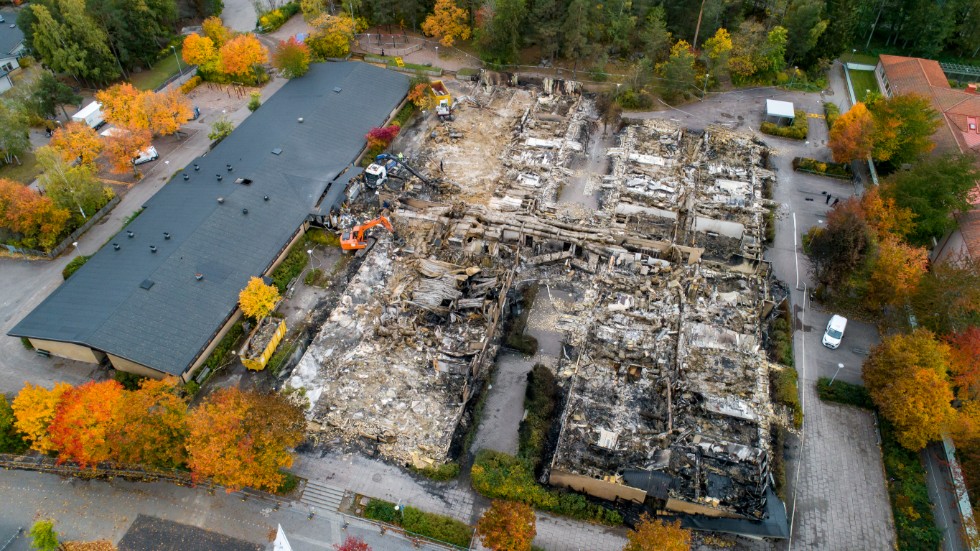 Efter branden i Gottsundaskolan i Uppsala den 8 oktober 2018 tog polisen den här översiktsbilden med hjälp av drönare. 