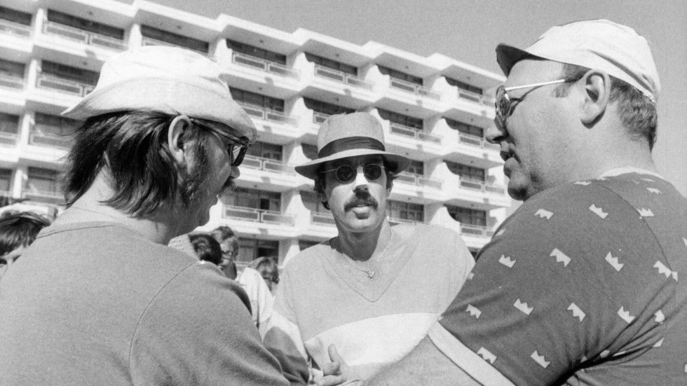 1980 spelades filmen "Sällskapsresan" in på Gran Canaria, på bilden syns de folkkära skådespelarna Sven Melander, Lasse Åberg och Weiron Holmberg. Tiderna förändras. I dag talar vi om mer om charterdöden än charterlivet.