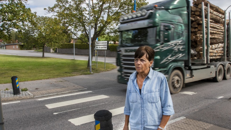 Ing-Britt Forslund vill att man tar tag i trafiksituationen genom Skärblacka innan något händer.