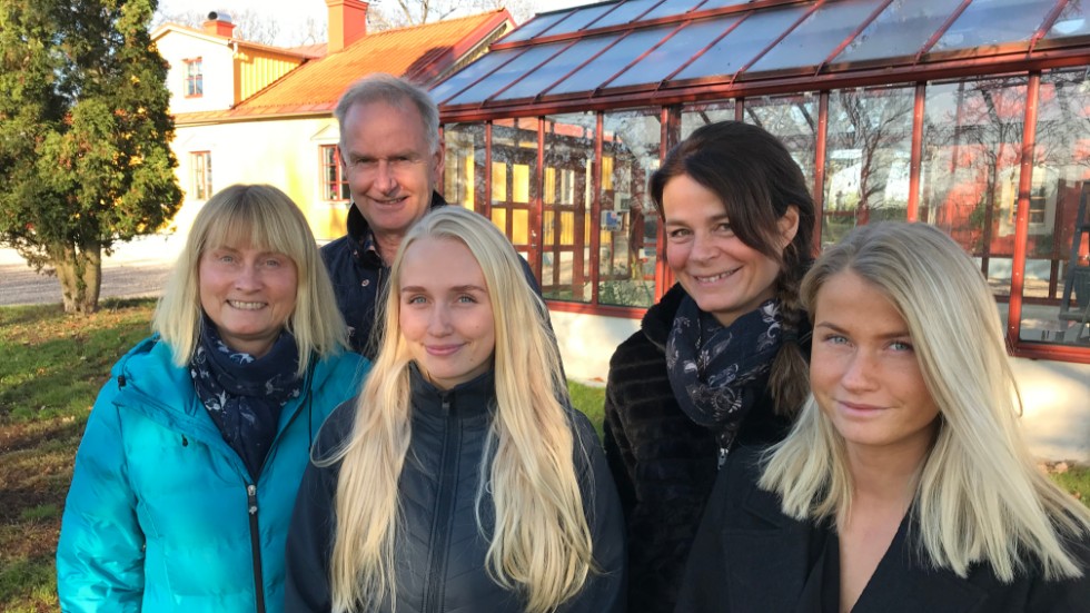 Familjeföretaget Grönsta.nop besåt av från vänster: Cilla och Nils-Ola Pettersson, döttrarna Emma och Elin samt Nils-Olas syster Maria Oscarsson.