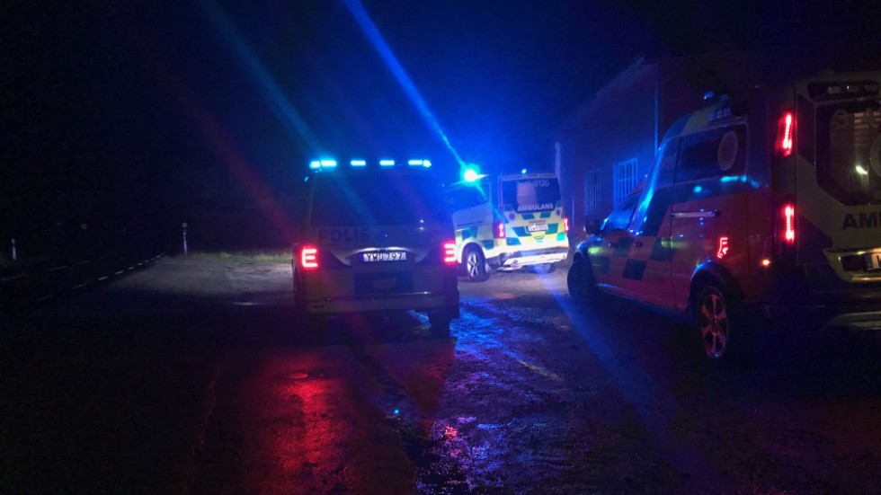 Polis, ambulans och räddningstjänst ryckte ut till Örsta. De två drabbade personerna togs med till Mälarsjukhuset för kontroll.