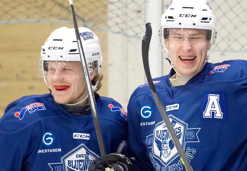 Niclas Claesson och Tony Lagerström trivs med varandra på isen.
