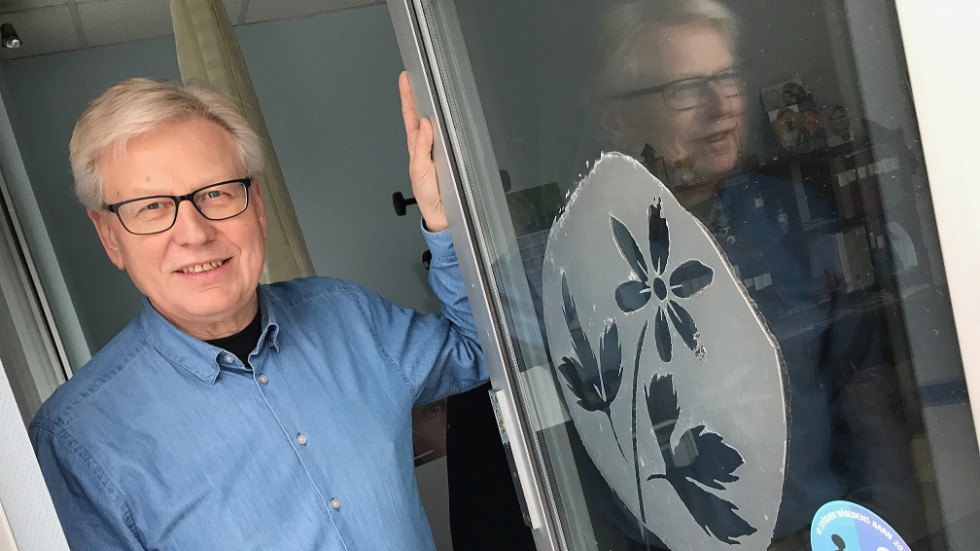 KD med Anders Andersson vill bromsa beslutet om Region Kalmar län ska köpa in sig i Kalmar Öland Airport. "Det har gått alldeles för snabbt."