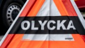 Bilist utan körkort rammade mitträcke på E4