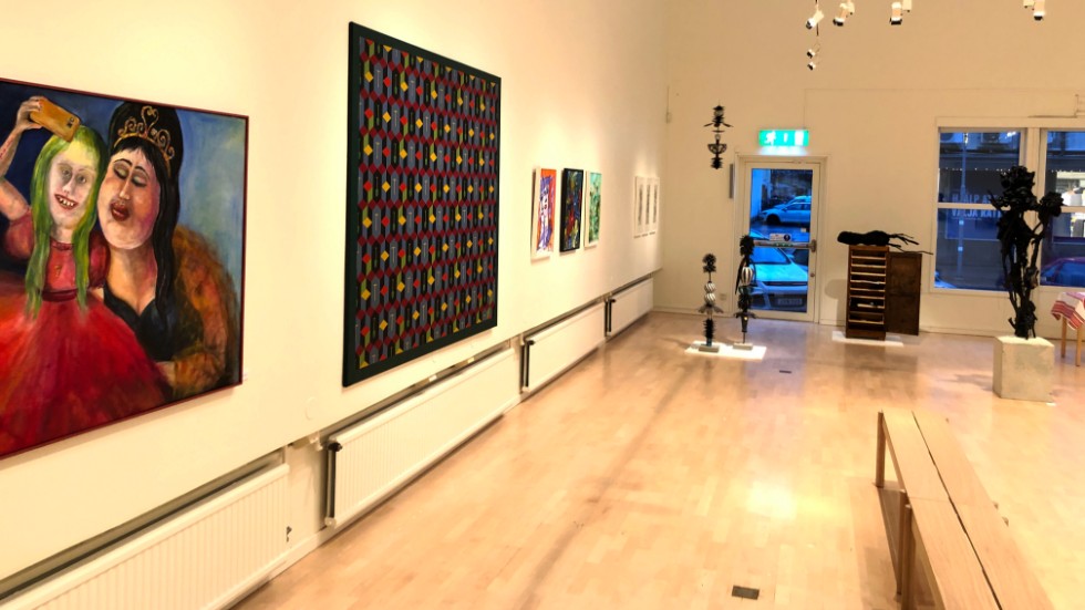 Nu öppnar Vintersalong i Katrineholms konsthall där kostnärer från Sörmland, Västmanland, Örebro län och Östergötland medverkar. Utställningen pågår till den 24 januari.