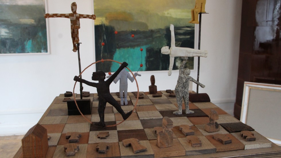 Ett skådespel på brädet. Lars Aggers ser att hans schackbräde fångar ett samhälle i miniatyr. 