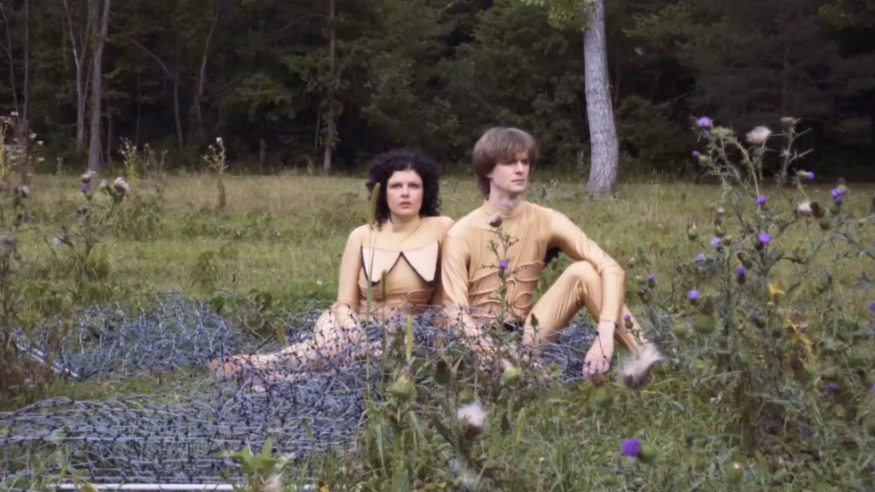 "Eve in Sheepland", stillbild ur videoverk av Lenore Malen (2919).