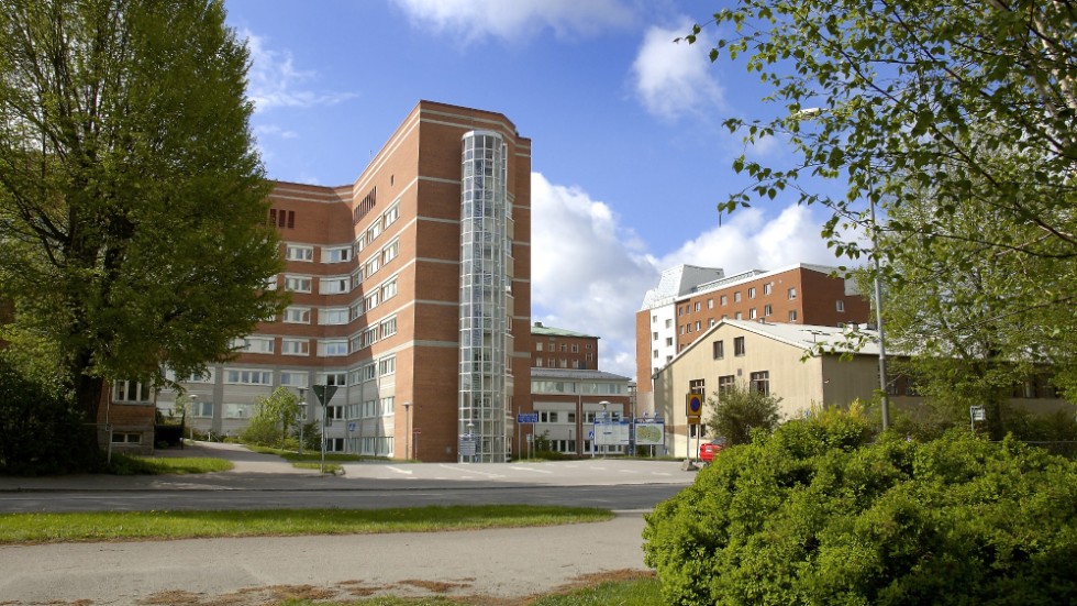 Region Kalmar län har skickat in en begäran till till Sveriges Kommuner och Regioner om att aktivera sitt krislägesavtal för intensivvården vid Länssjukhuset i Kalmar.