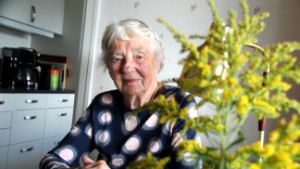 Författaren Gerda Antti, 92 år, har direktkontakt med skaparen