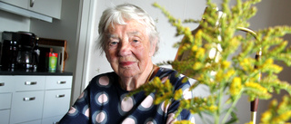 Författaren Gerda Antti, 92 år, har direktkontakt med skaparen
