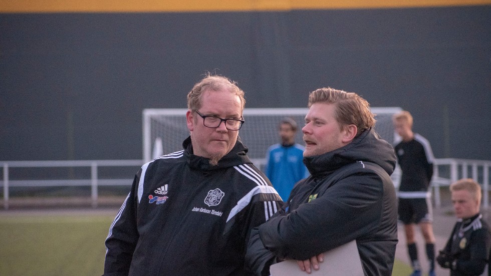 Johan Karlsson Törndahl, t.v. har bestämt sig för att lämna uppdraget som huvudtränare för Vimmerby IF. 