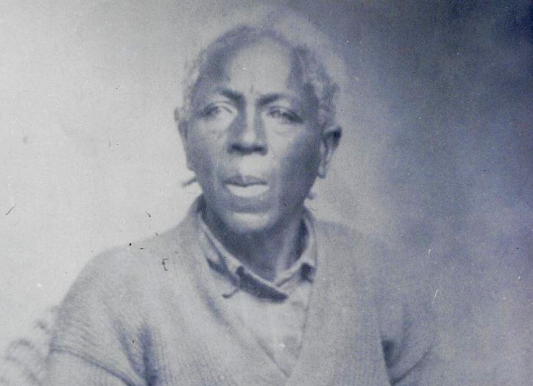Matilda McCrear var bara två år gammal när hon sattes på ett slavfartyg från Västafrika mot USA. Där levde hon ett långt liv och födde 14 barn. Matilda McCrear fördes med Clotilda, det sista fartyg som transporterade slavar över Atlanten, till Mobile i Alabama 1860. När hon avled 1940 var hon 81 eller 82 år gammal.