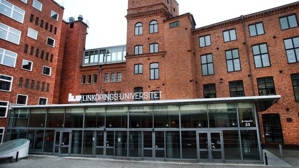 Gunilla Hellberg varnar för att lärarutbildningarna kan komma att öppnas för lägre meriterade studenter. Campus Norrköping här på bilden har inget särskilt samband med texten i debattartikeln. Mer än att här pågår lärarutbildning. 