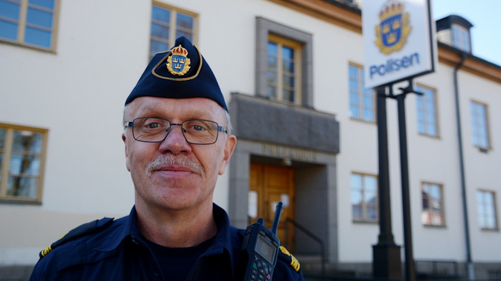 42 år som polis i yttre tjänst. "Mitt bästa vapen som polis har alltid varit munnen" säger Nils-Erik Johansson när han summerar sin långa yrkeskarriär.