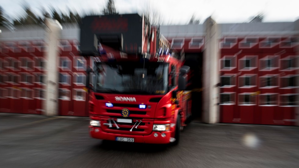 En kvinna i 70-årsåldern har avlidit av skador hon ådrog sig i samband med en brand i en lägenhet i Oxelösund. Arkivbild.