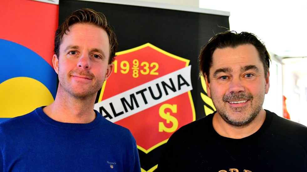 Styrelseledamoten Niklas Sjölund (t v) tillsammans med Almtunas klubbchef Robert Lif.