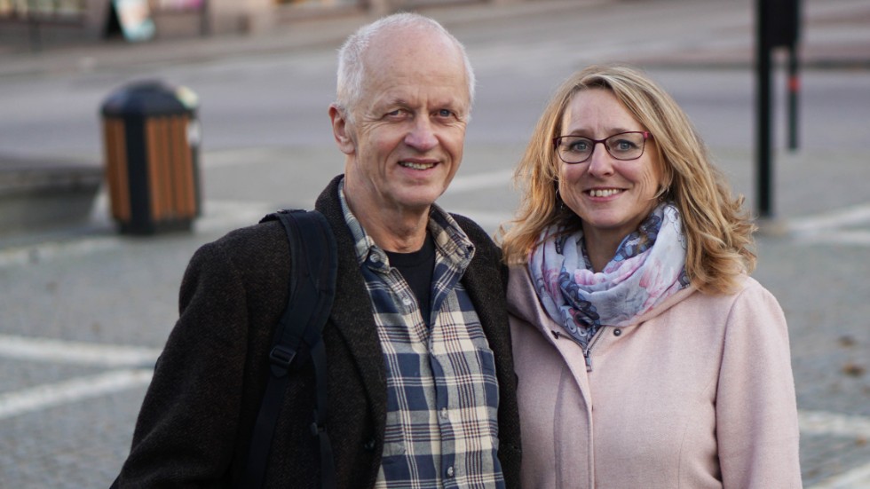 Leif Svensson och Linda Fleetwood presenterade Vänsterpartiets budget på fredagen.
