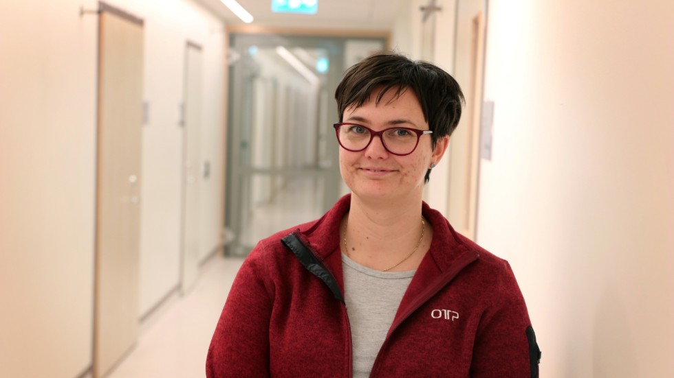 Charlotta Pedersen arbetar på sprutbytet som håller öppet två dagar i veckan och som var först med att dela ut Naloxon till patienter.
