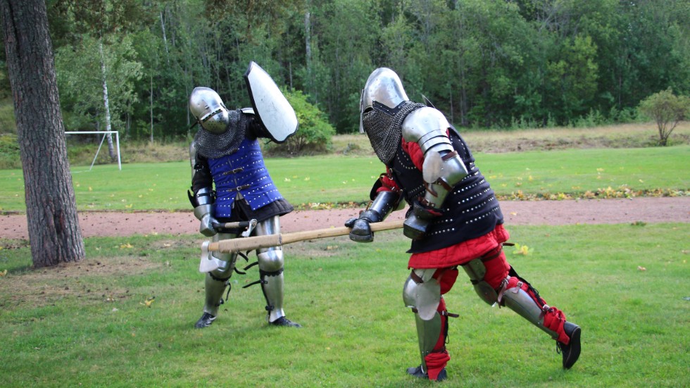 Medieval armored combat beskrivs ibland som MMA fast med vapen. "Det är en fullkontaktsport", säger Johan Thedwall.