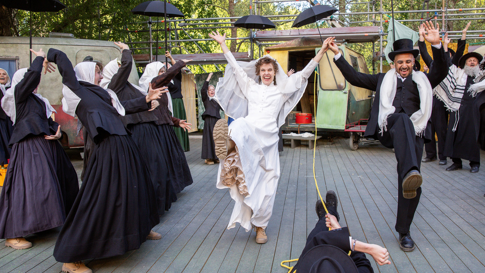 A Fiddler on the Roof in Medlefors Park. Malin Vispe as Tzeitel, happily dancing as she marries her beloved, Magdi Saleh