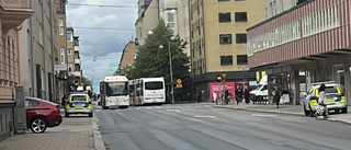 Polispådrag i centrala Linköping – en förd till sjukhus