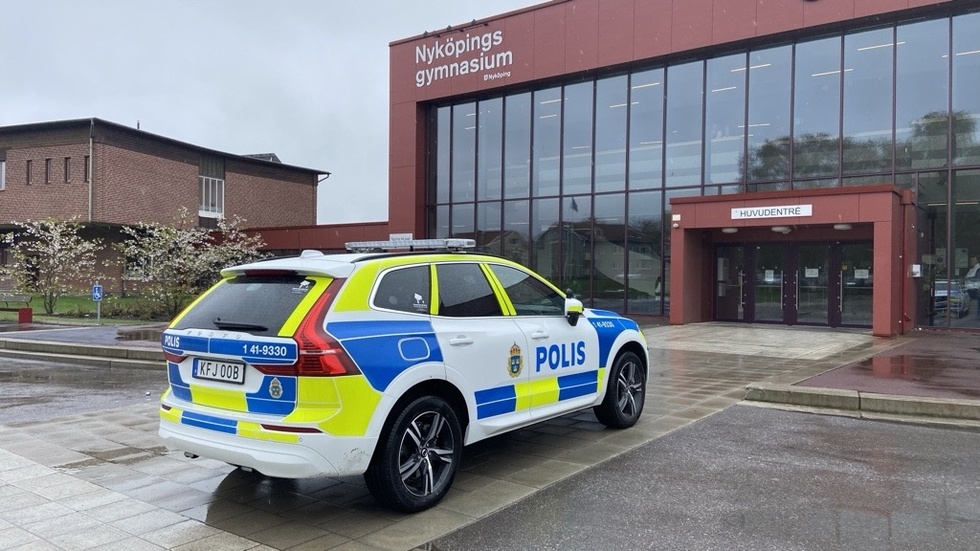 "Dessutom bekostas väl polisinsatser i skolan med andra medel, inte skolans" skriver insändarskribenten.