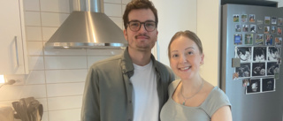 Isak och Tova stortrivs i nya lägenheten i Strängnäs