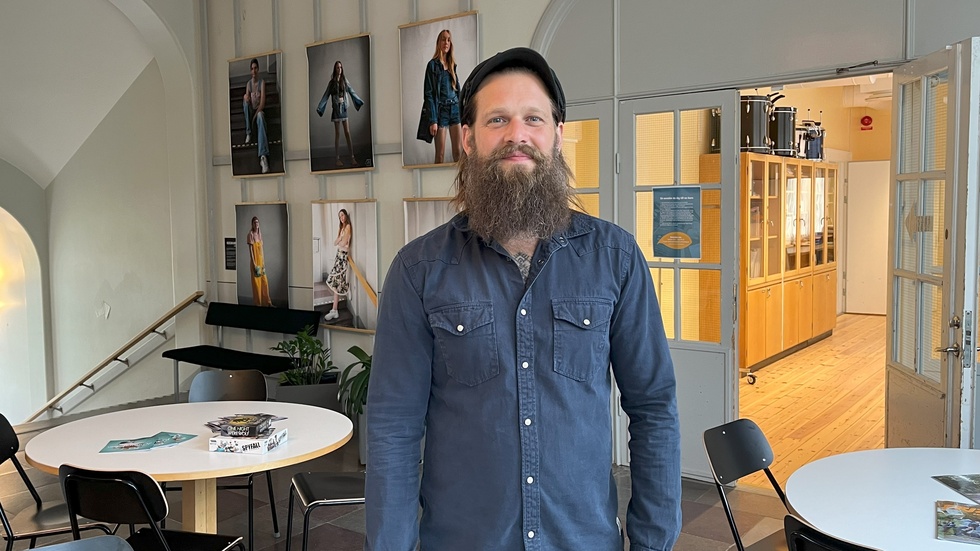 Patrik Svedberg började sitt nya jobb som chef på Kulturskolan i Vimmerby i måndags, den 19:e augusti. Han har tidigare arbetat som tetaterchef på Astrid Lindgrens Värld och drivit företaget Coachbruket AB som bland annat erbjudit tjänster inom coachning, ledarskap och event.