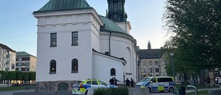 Polisinsats i centrala Linköping – man gripen