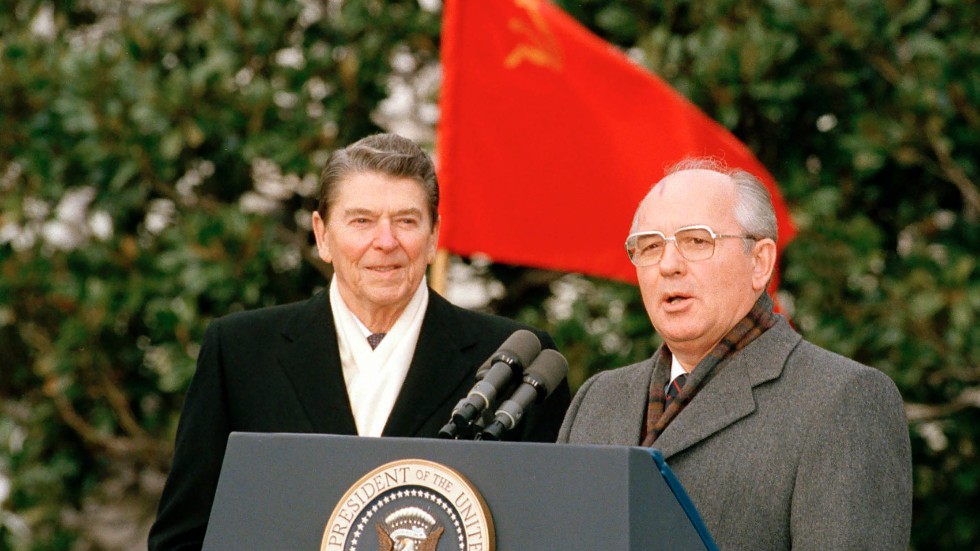 USA:s dåvarande president Ronald Reagan och Michail Gorbatjov under en presskonferens i Washington 1987.