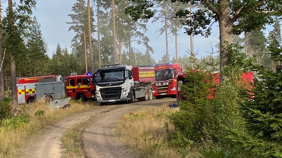 I måndags upptäcktes en skogsbrand i närheten av Brännehult. Vid klockan 09 på tisdagsmorgonen kunde räddningstjänsten lämna över ansvaret till markägaren. 