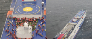 Fartyg lamslaget efter brand – 300 passagerare ska bogseras till Nynäshamn • TV: DG-färjans uppgift i räddningsarbetet