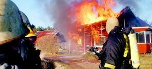 Fritidshus totalförstördes vid brand i Gryt