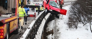 Snövall togs bort - men bara på en sida