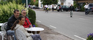 Väderstad hejar på med musik och skyltar