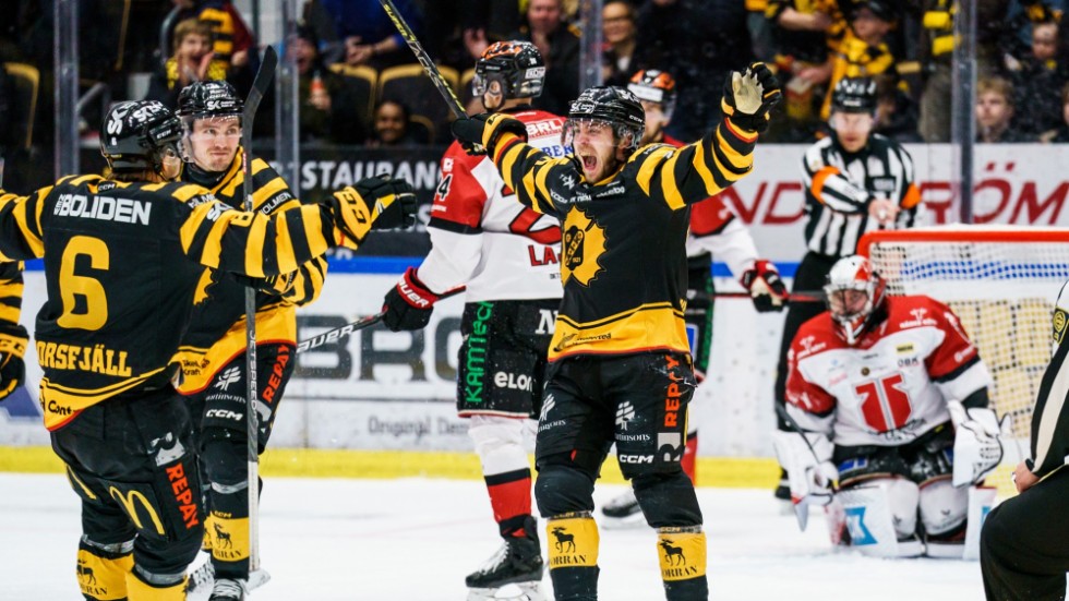 Andreas Wingerli roars with joy after AIK go 2-0 up in the second period. The match ended 3–0.