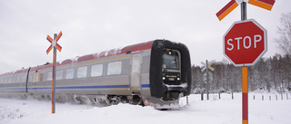Tåg ställs in på grund av hård vind och snö