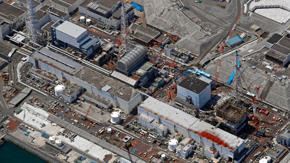 Enligt nya prognoser kommer det ta upp till 60 år och kosta 7 000 miljarder svenska kronor att ”städa upp” efter kärnkraftsolyckan i Fukushima.