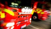 Bil i lågor - polisen misstänker mordbrand          