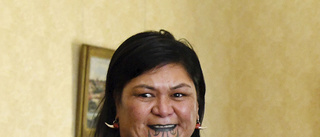 Författare kritiserade maorisk tatuering