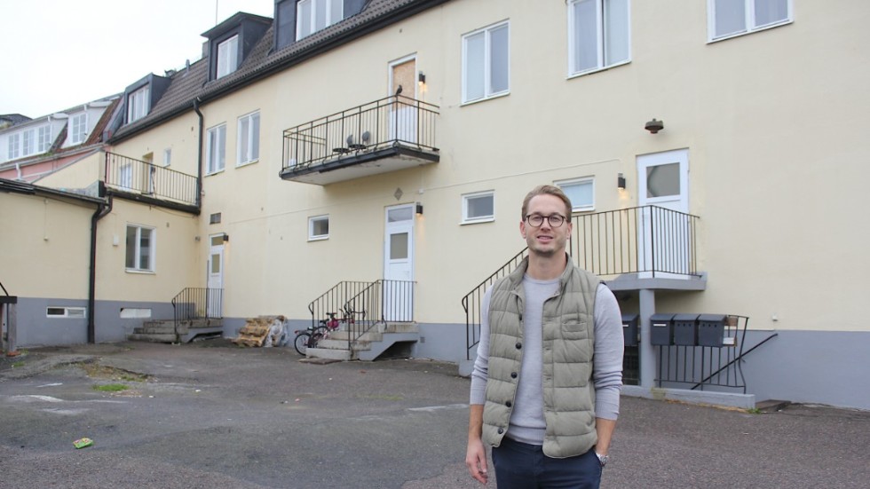 "Här ska antingen bli en innergård, eller så ska planen asfalteras om", berättar Daniel Andersson om sina tankar för framtiden.