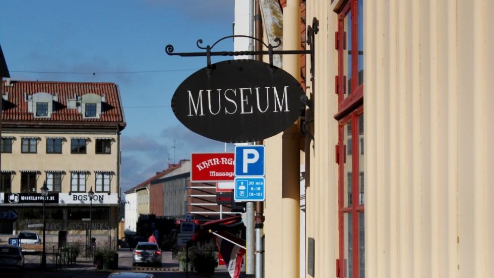 På lördag skulle "Närbild Vimmerbytrakten" ha öppnat på museet Näktergalen. Den flyttas nu fram, precis som tidningsutställningen den skulle ersätta.