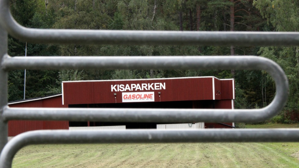 Moderaterna i Kinda föreslår att kommunen köper Kisaparken, eventuellt för ett framtida bostadsområde.