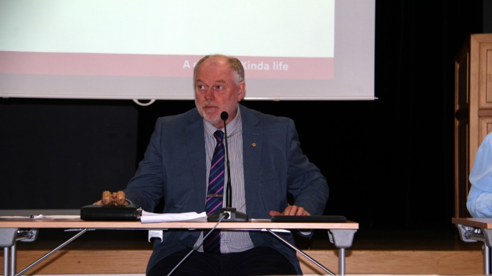 Centerpartisten, tillika kommunfullmäktiges ordförande Anders Ljung (C) menar att den nya koalitionen i Kinda tacksamt tar emot stöd från alla partier.