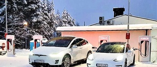 Nu laddar Tesla upp i Jokkmokk