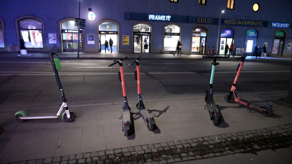 Tre av Stockholms största elsparkcykelföretag använder sig av en underleverantör utan yrkestrafiktillstånd. Arkivbild.