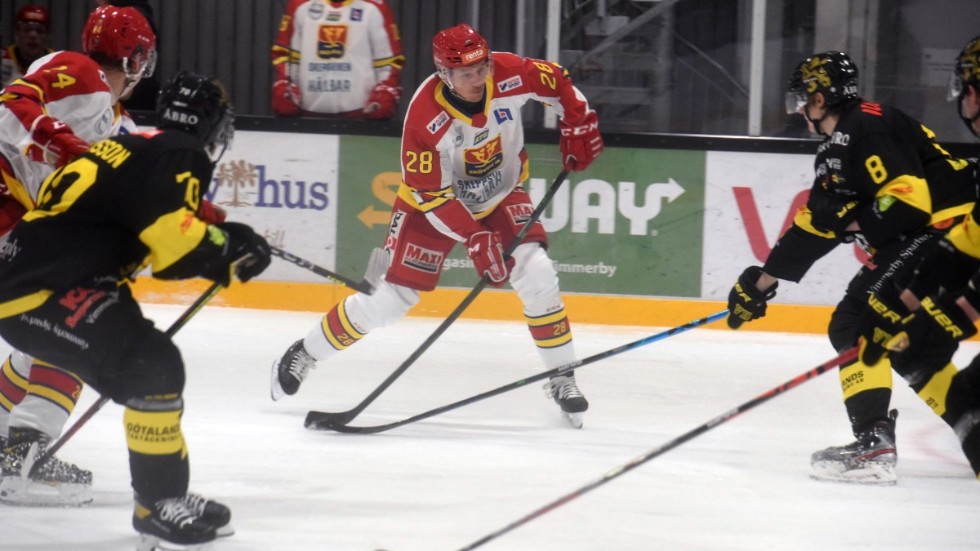 När Vimmerby Hockey och Skövde IK möttes i premiären av Allettan vann VH med 2-1. 