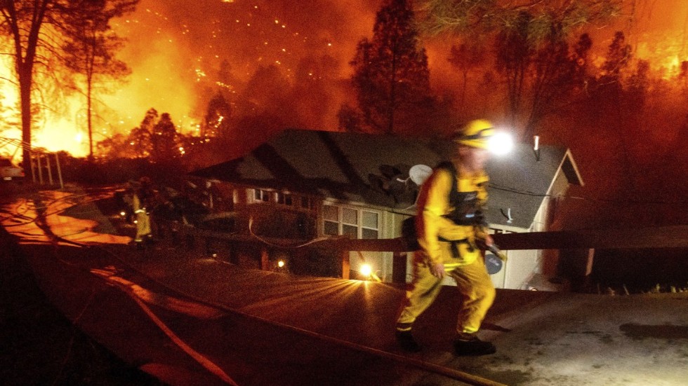 Brandmän kämpar mot elden i Napa, Kalifornien.