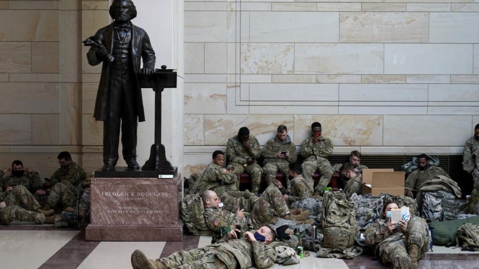 Nationalgardets trupper i Kapitolium i onsdags, när beredskapen började höjas och representanthuset debatterade ett riksrättsåtal.