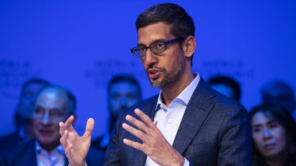 Googlechefen Sundar Pichai skriver att de flesta anställda inom bolaget kan fortsätta att arbeta hemma fram till och med juni 2021.